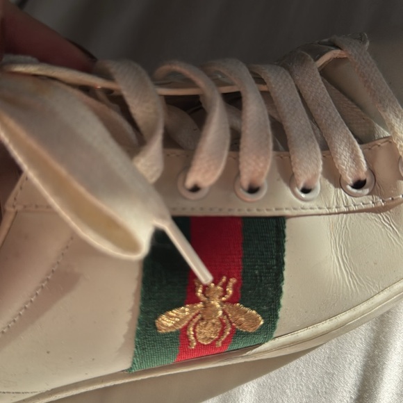 White soft leather Gucci woman’s sneakers. Size7 worn 4-5 times. - Picture 5 of 8